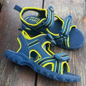 STRIDE RITE MADE TO PLAY BLUE SHARKIE SANDALS SIZE 11